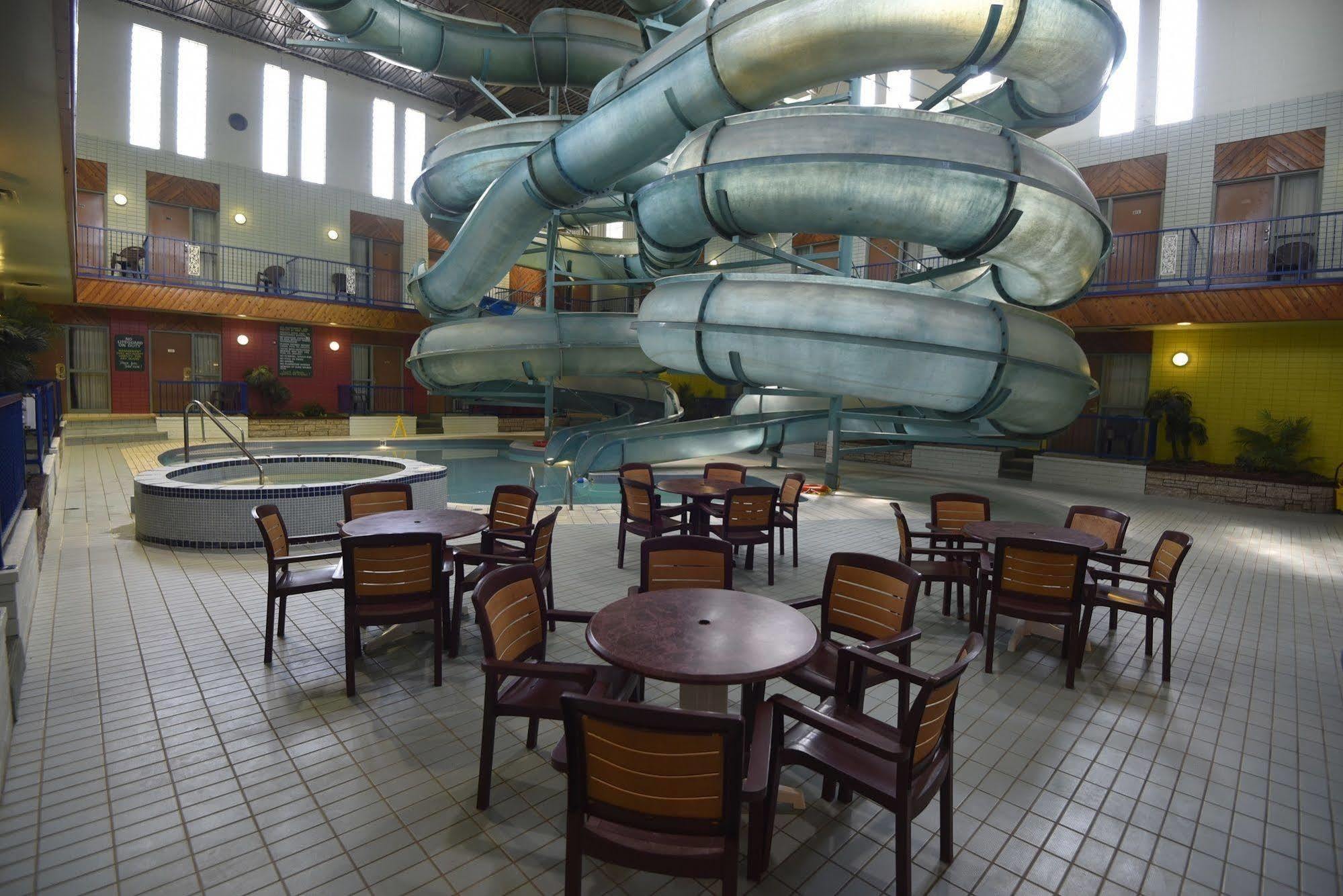 Tropical Inn - North Battleford Exteriér fotografie